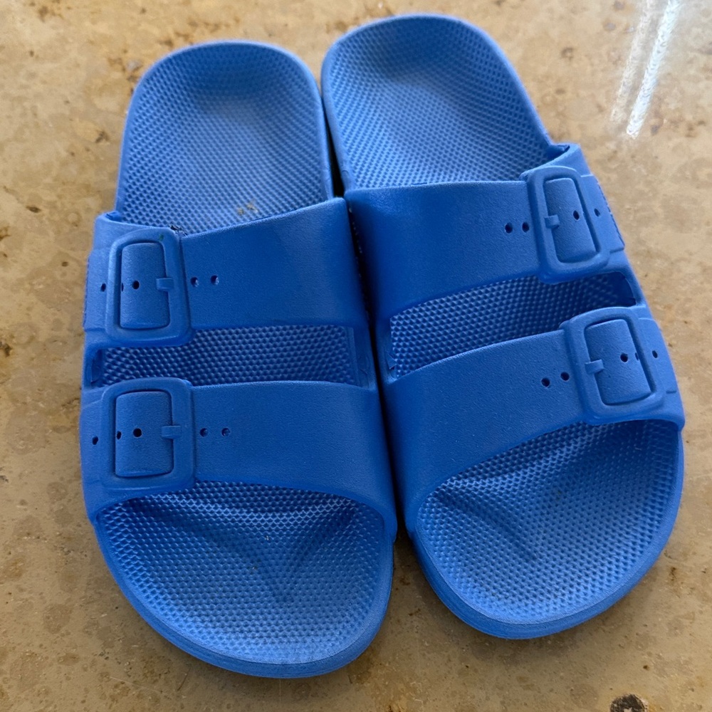Freedom Moses women’s  Blue Slide Sandals